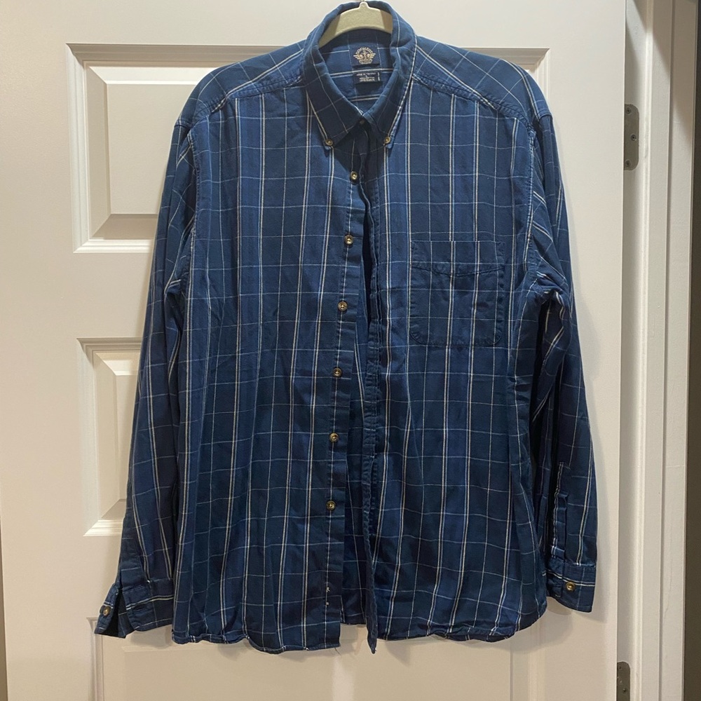 Men’s Dockers shirt- blue - large In good cond